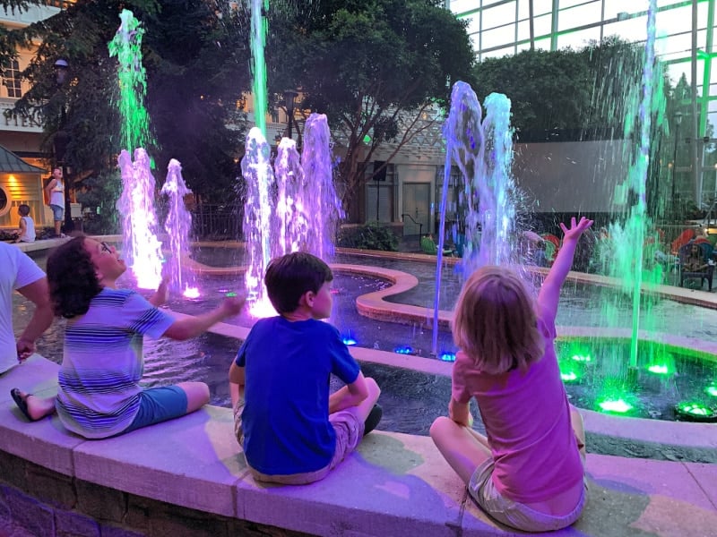 light show fountain kids