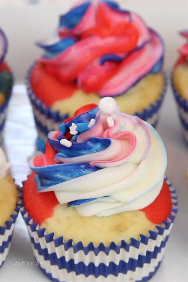 red-white-and-blue-cupcakes-feature-photo