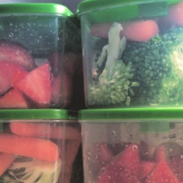 veggies in food storage containers (1)