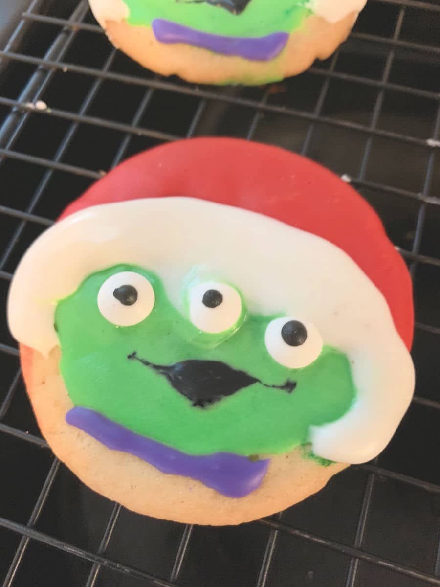 alien collar cookie icing