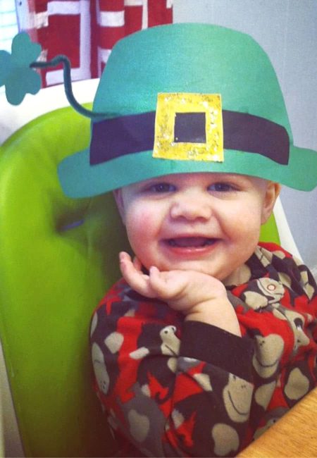 St. Patrick's Day crafts for kids - FREE Printable Leprechaun Hat Pattern