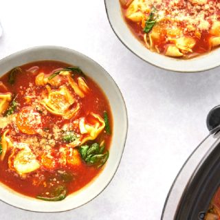 Slow-Cooker-Tomato-Tortellini-Soup-with-Chicken featured