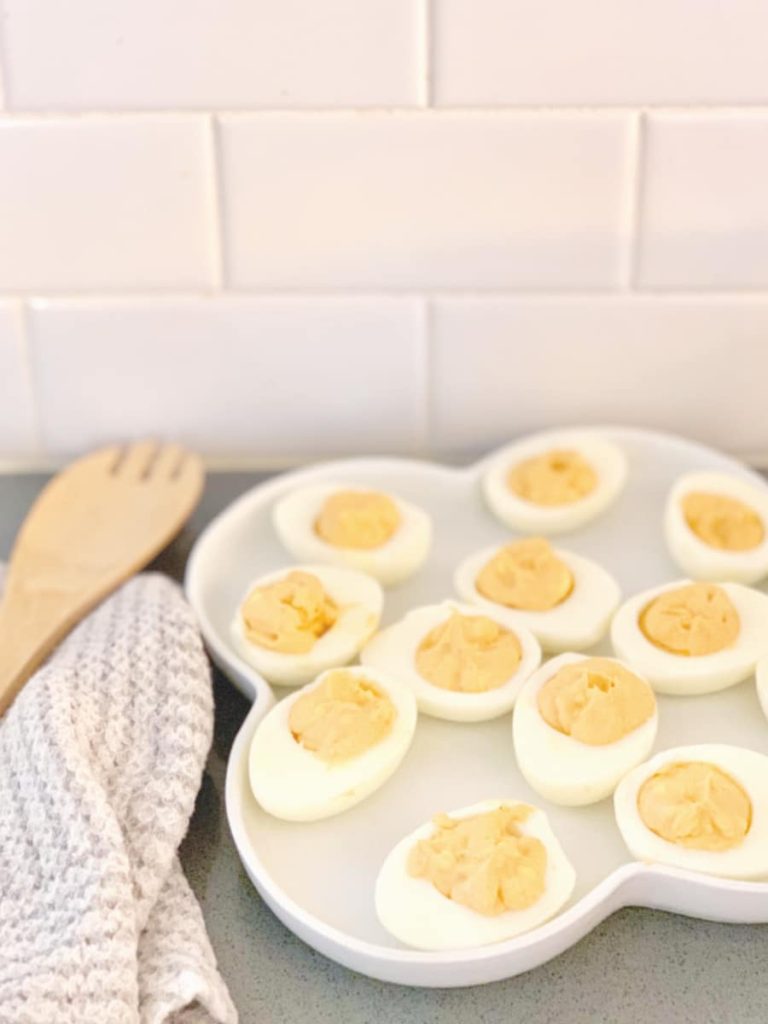 fill deviled eggs with buffalo mix