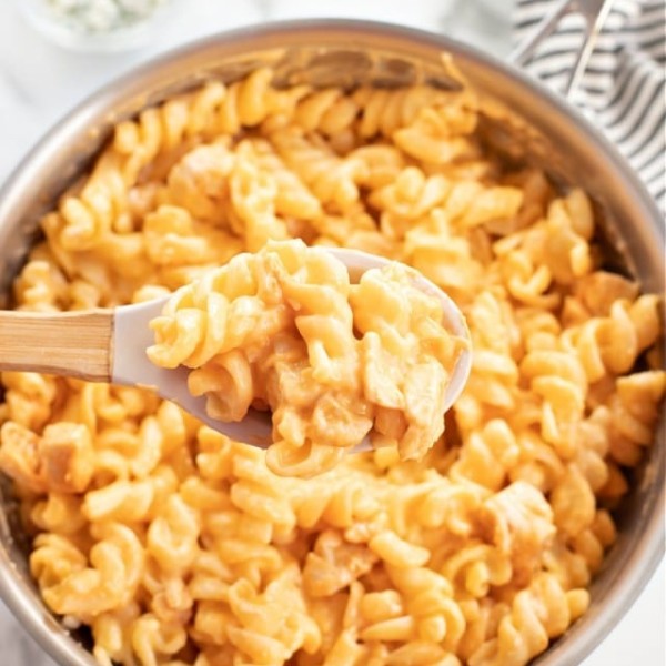 cropped-Buffalo-Chicken-Mac-Cooked-and-scoop-on-serving-spoon.jpg