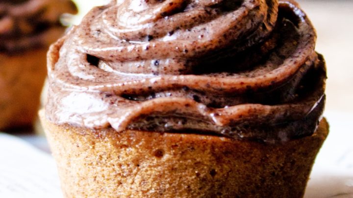 Cookies And Cream Oreos Cupcakes With Vegan Option