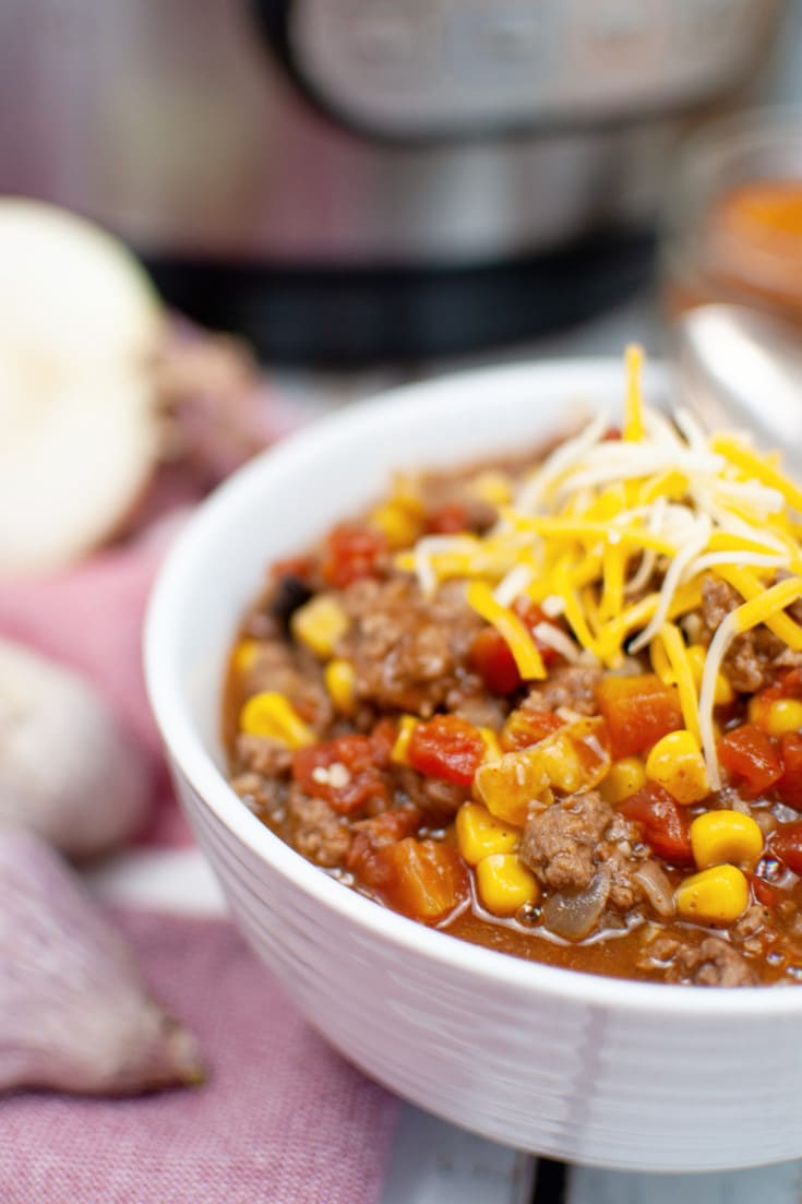 taco soup with toppings