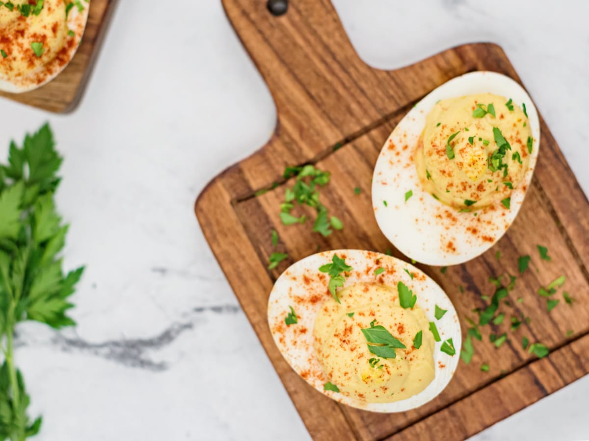 How to Make Hummus Deviled Eggs