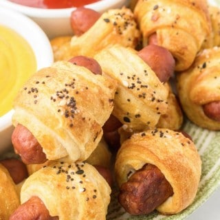 cropped-Pigs-in-a-Blanket-with-crescent-rolls-and-hot-dogs.jpg