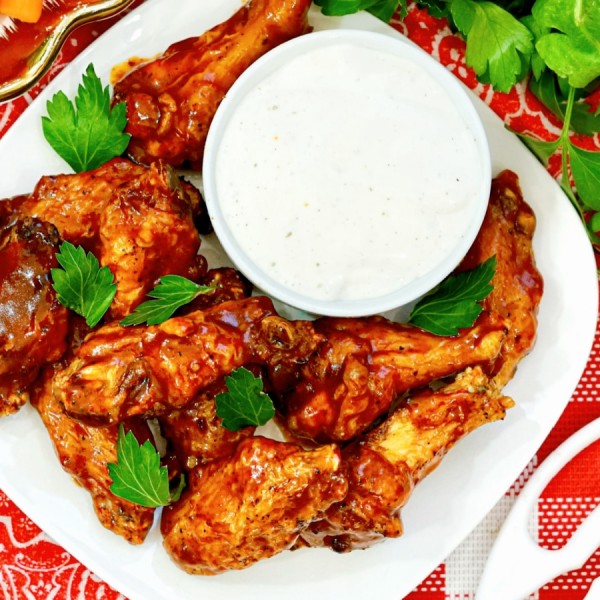 spicy bbq wings with dip