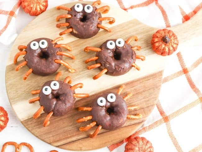 Halloween spider donuts snack