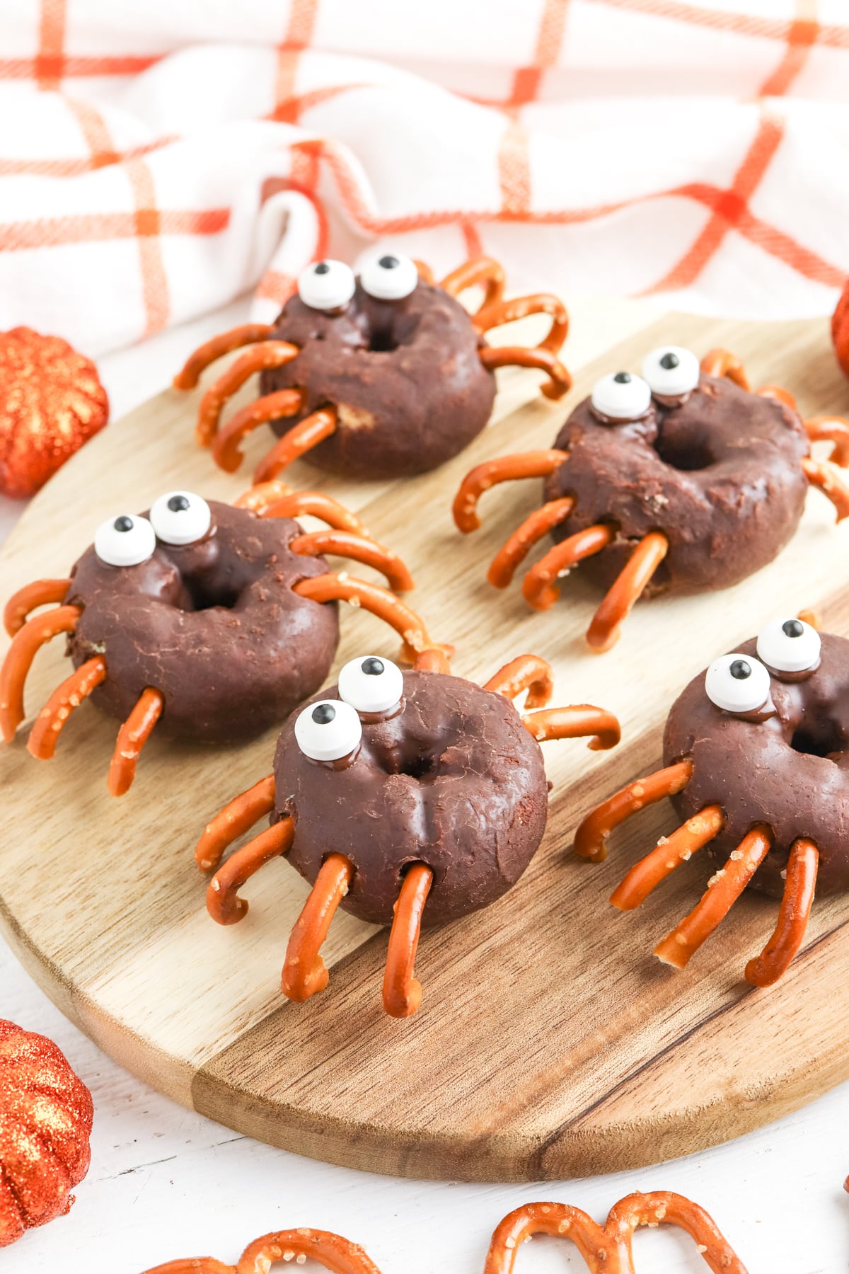 display spider donuts on tray