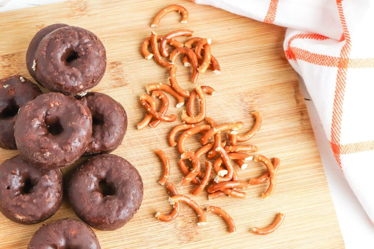 spider donuts with broken pretzels