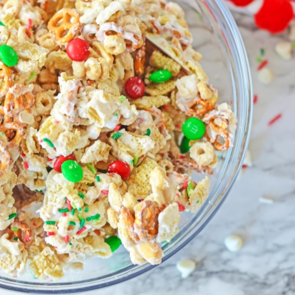 christmas snack mix in bowl
