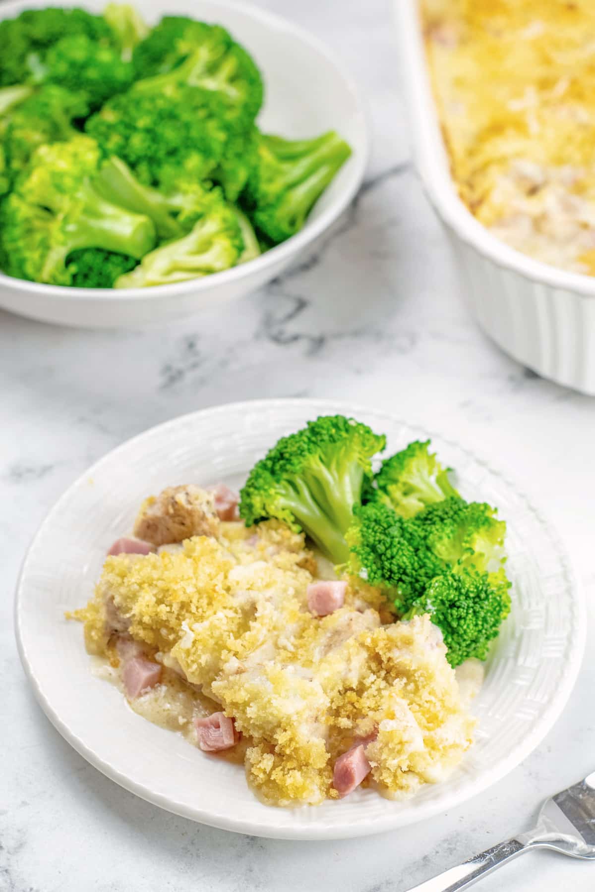 chicken cordon bleu casserole with broccoli (1)