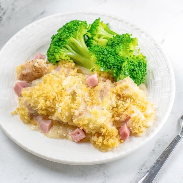 chicken cordon bleu casserole with broccoli