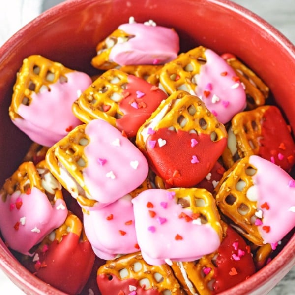 valentines day hugs pretzels dipped in chocolate