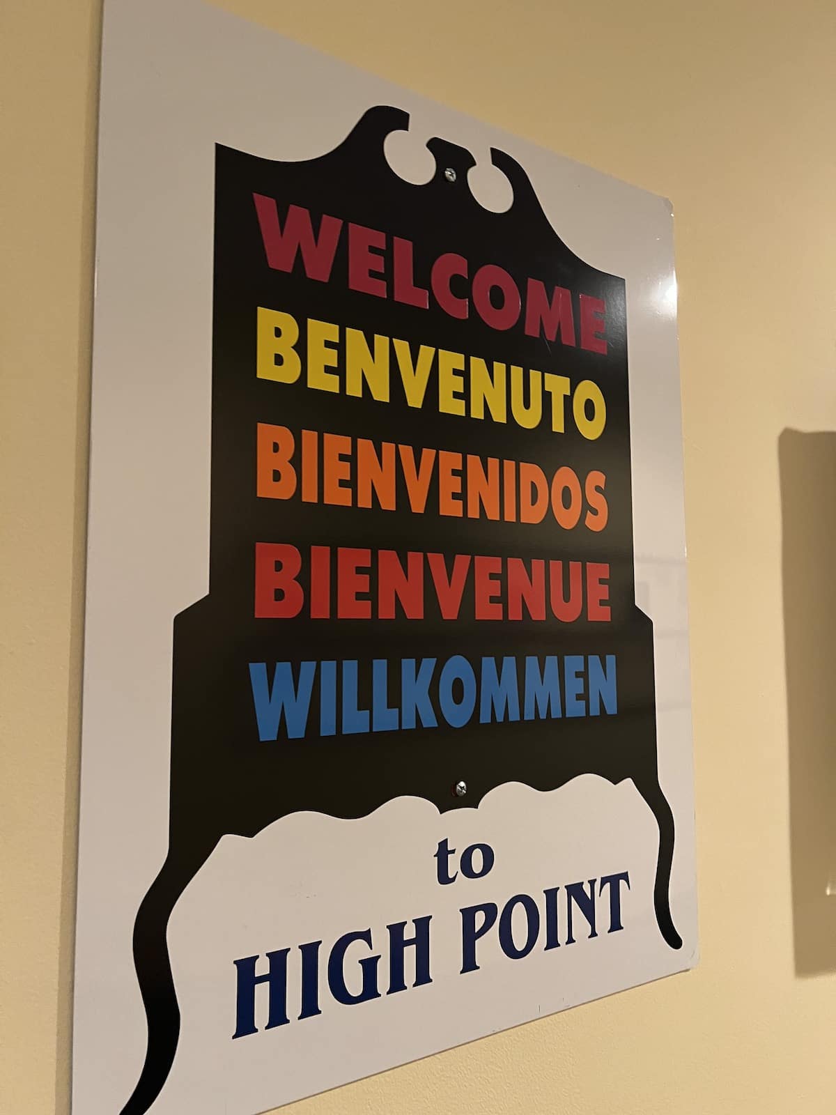 A sign that says welcome to high point.