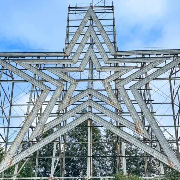 A large metal star structure stands outdoors against a backdrop of blue sky and trees, making it one of the must-see things to do in Roanoke VA.